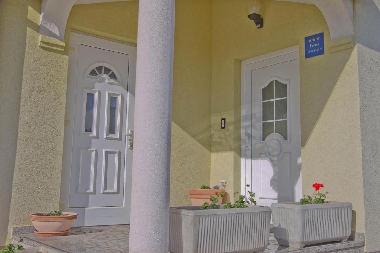 Apartment Komljenovic Πούλα Εξωτερικό φωτογραφία
