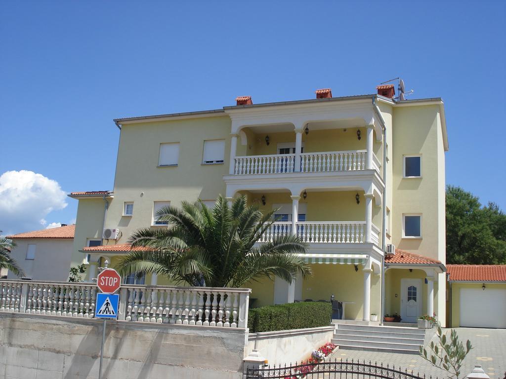 Apartment Komljenovic Πούλα Εξωτερικό φωτογραφία