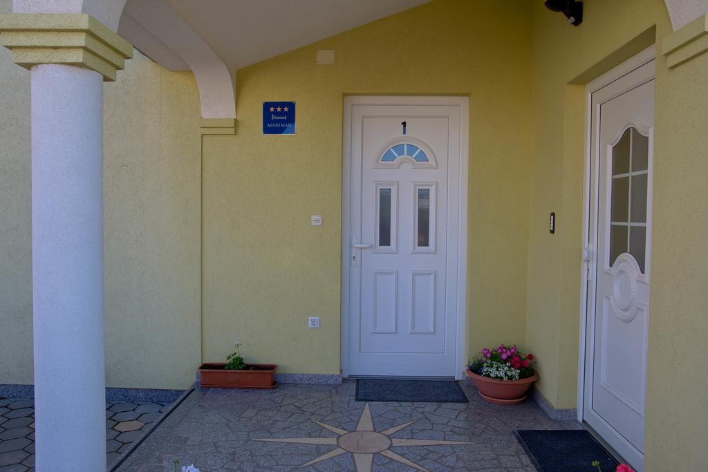 Apartment Komljenovic Πούλα Εξωτερικό φωτογραφία