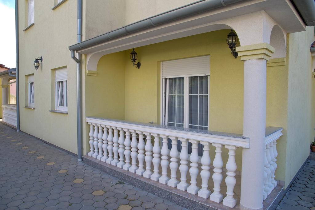 Apartment Komljenovic Πούλα Εξωτερικό φωτογραφία