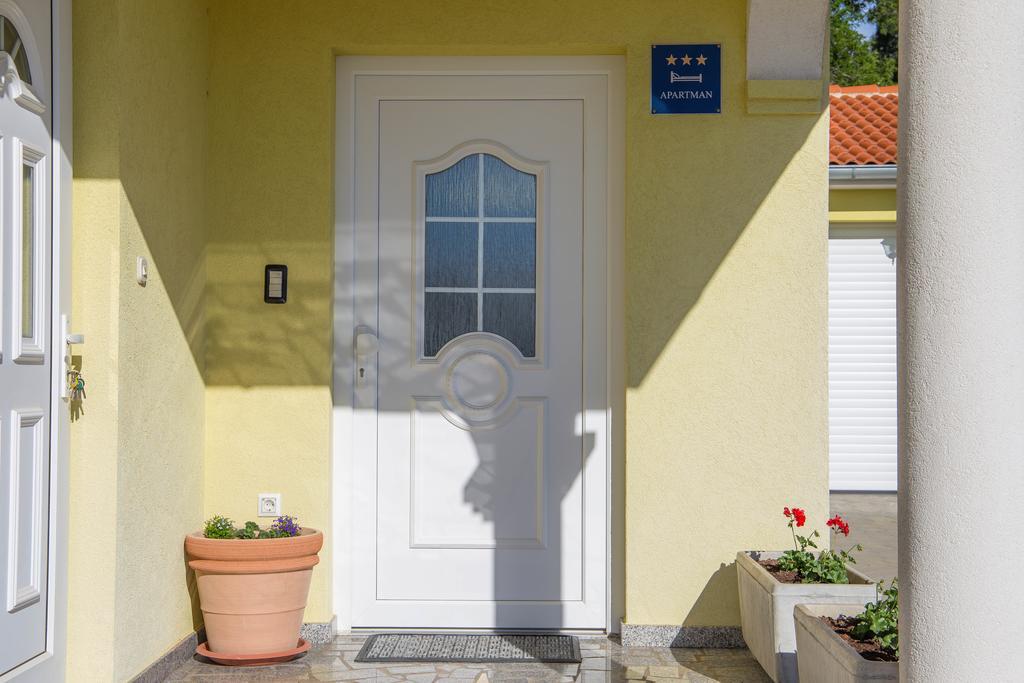 Apartment Komljenovic Πούλα Εξωτερικό φωτογραφία